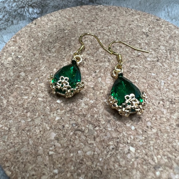 Emerald Green Dangle Earrings - Picture 2 of 3